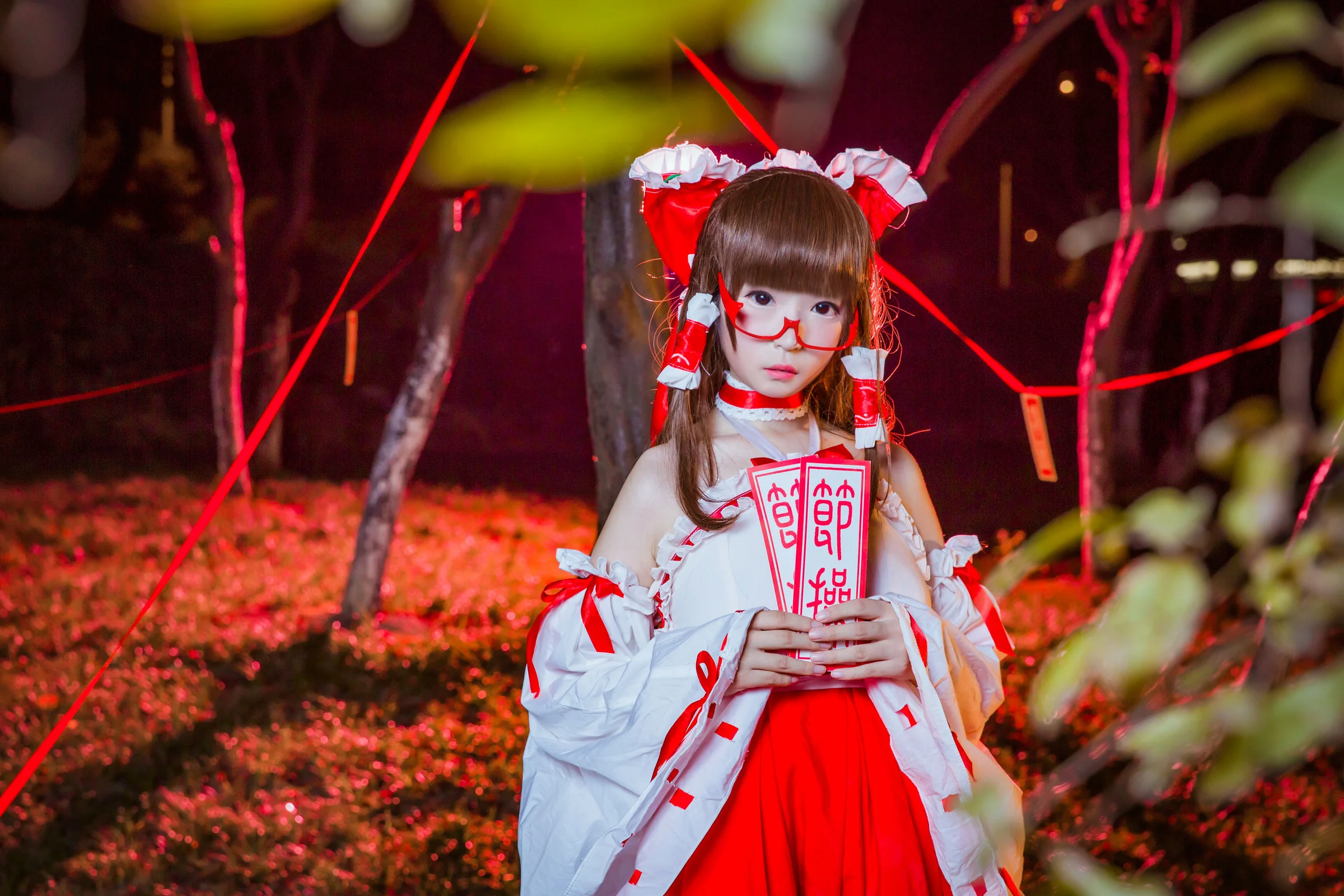 东方project博丽灵梦COS写真，眼镜娘~~