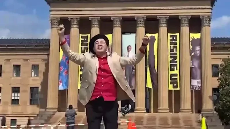 《漫畫家島本和彥》去美國參加畢典順便聖地巡禮 親自重現洛基劇中特訓片段｜高清图片集