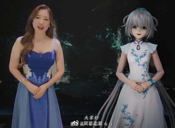 虚拟歌手洛天依与平原绫香跨时空演唱！｜高清图片集