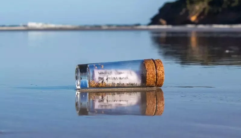原來在海邊真的撿得到《瓶中信》打開一看留著一段親切的訊息超浪漫｜高清图片集