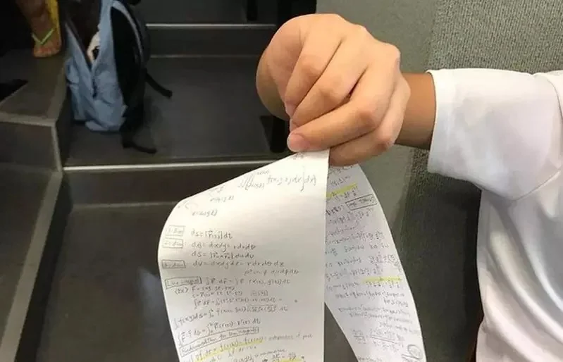 真正的天才問世《莫比烏斯環小抄》完全不算違規的做法就連教授看到也只能默許了｜高清图片集