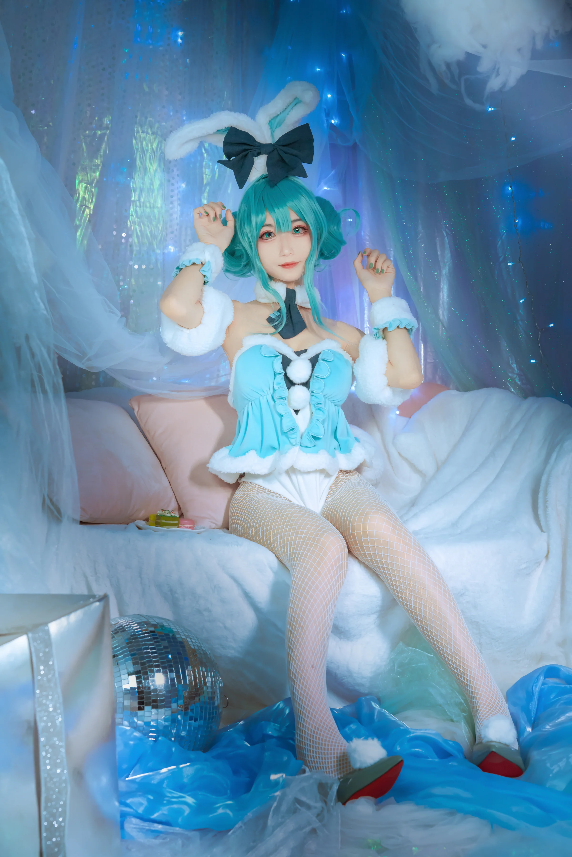 初音未来COS写真，是软软的小白兔