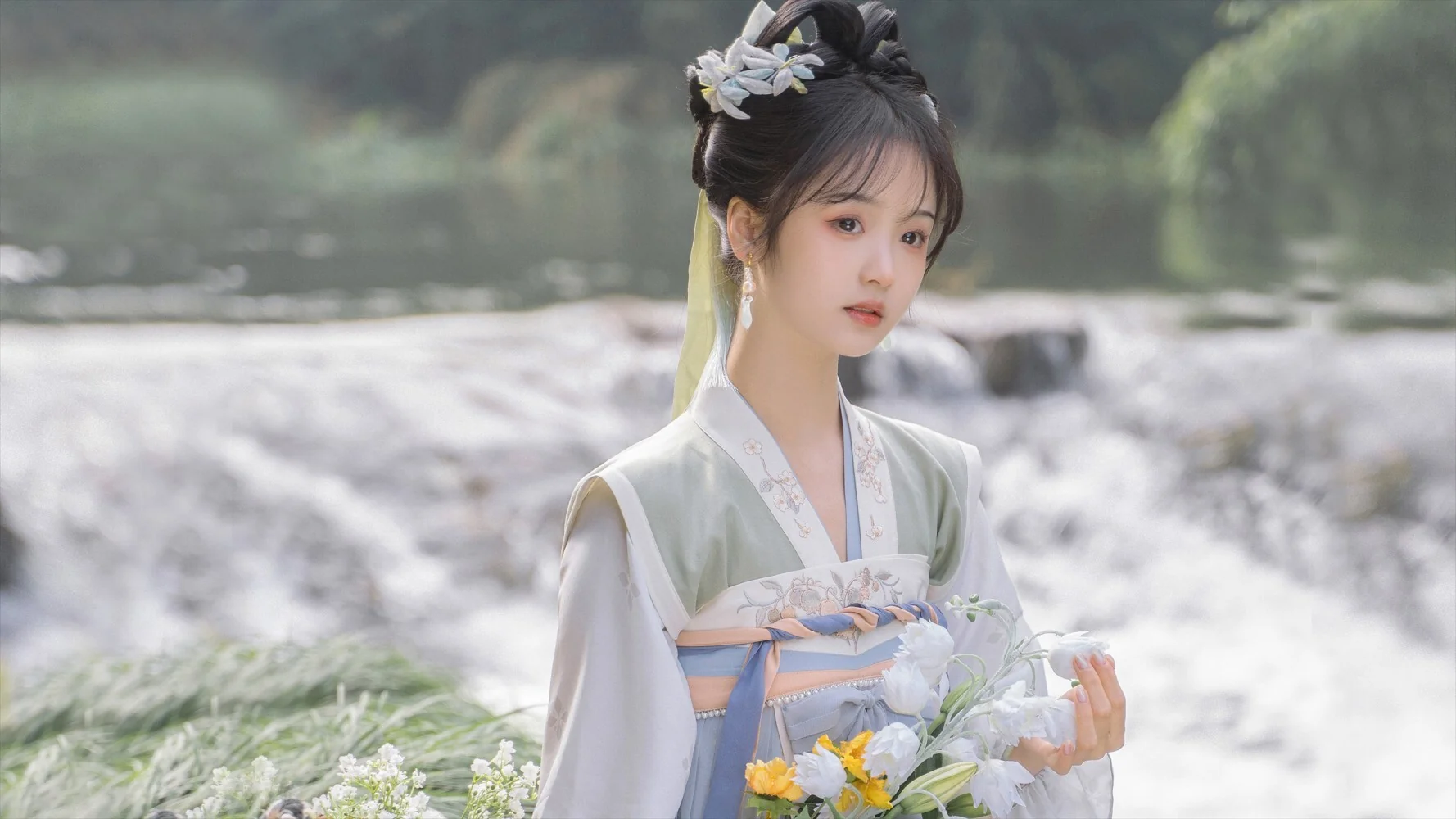 古装 古风 清纯 河边 美女 4k电脑壁纸 4k手机壁纸｜高清图片集