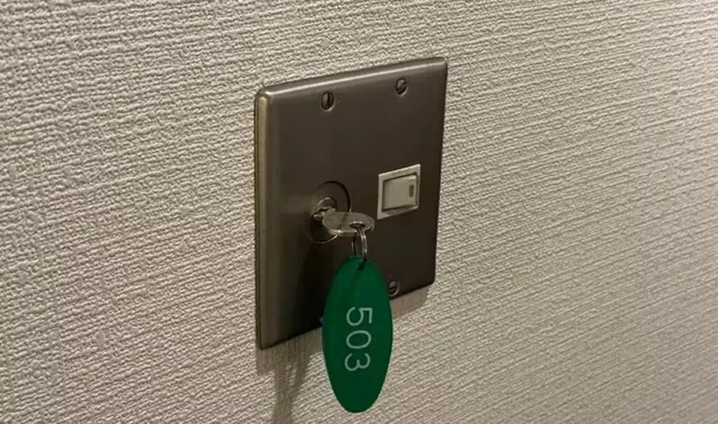 網友分享獨特的旅館電源開關 不是插房卡而是一款插鑰匙的設計｜高清图片集
