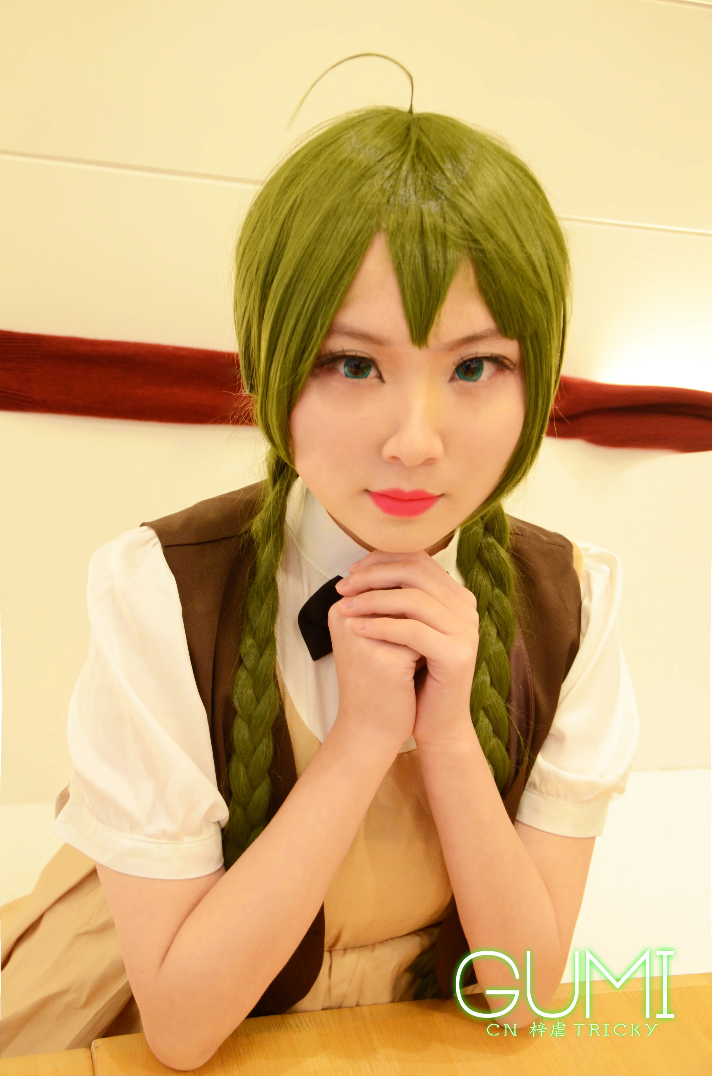 GUMI插画米色短袖裙COS写真