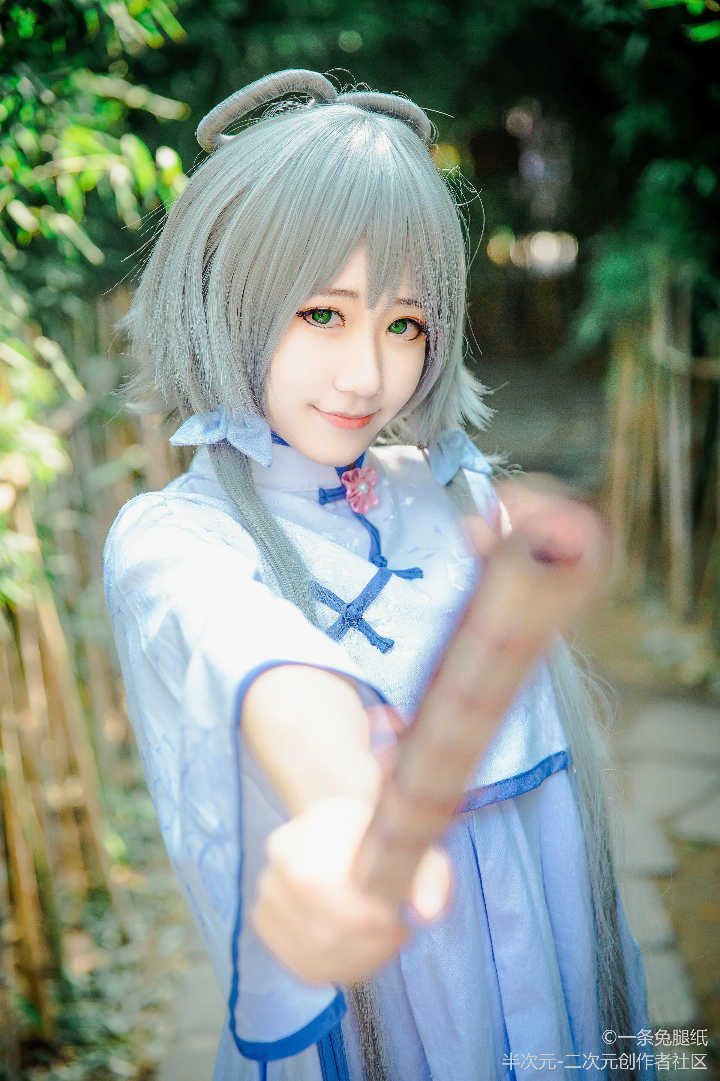 vsinger洛天依COS写真