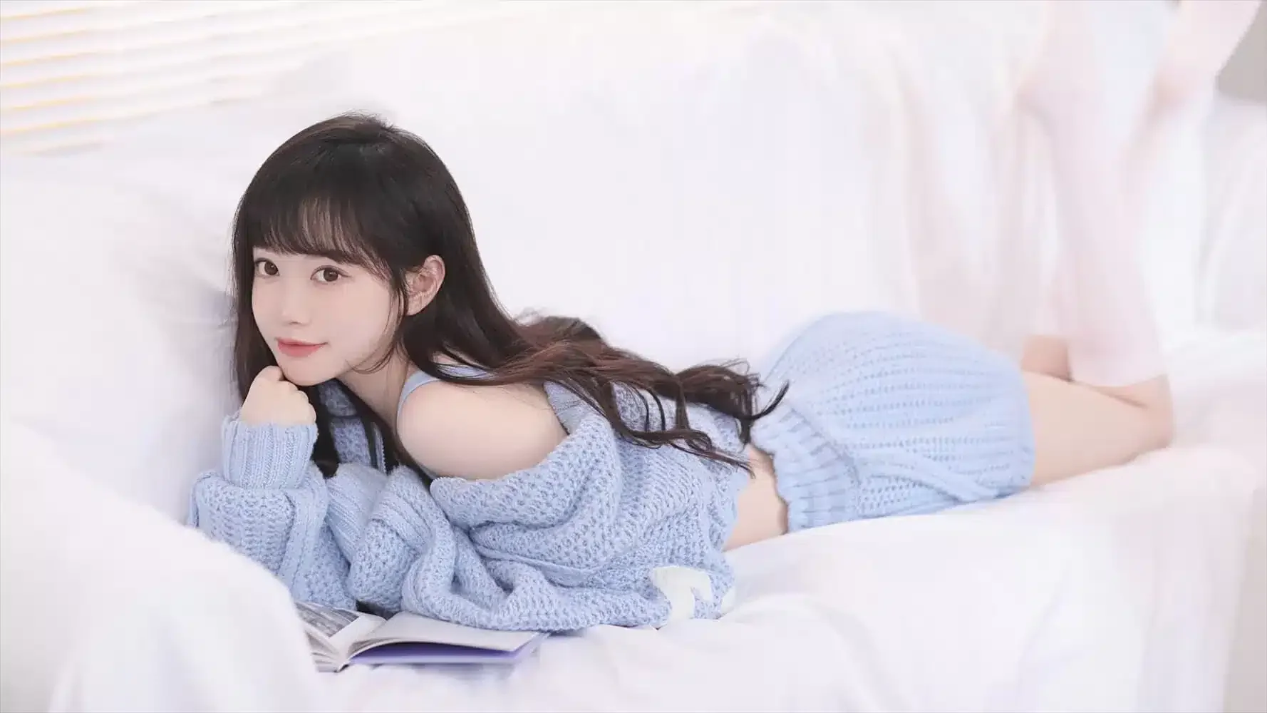 毛衣 清新 白沙发 美女 4K高清电脑壁纸 4K手机壁纸｜高清图片集