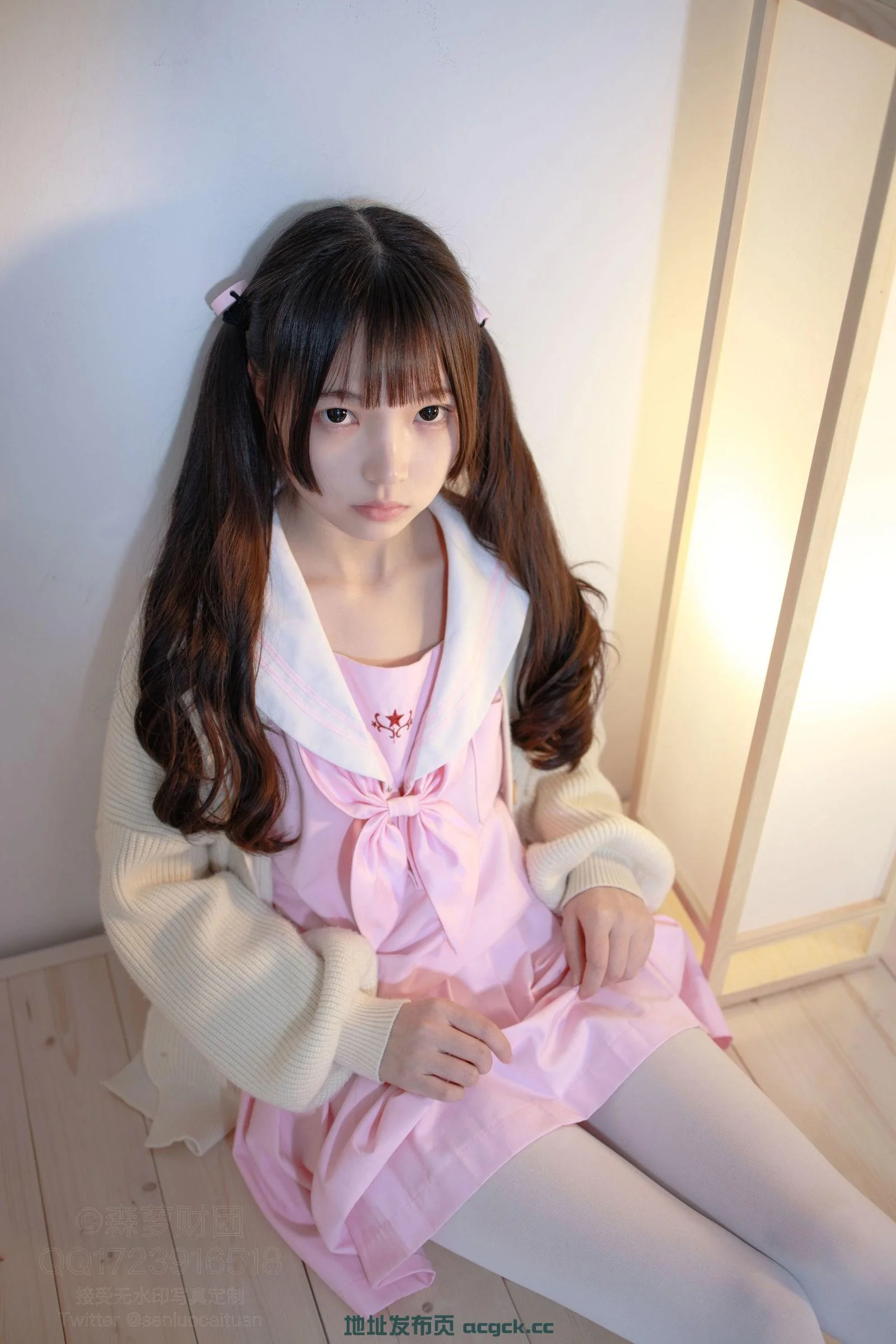 【美图赏析】白丝萝莉写真图(～￣▽￣)～