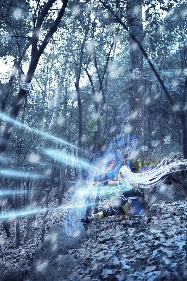 寒冰射手 —艾希COS写真 “一个部族,一个民族,一个弗雷尔卓德.”