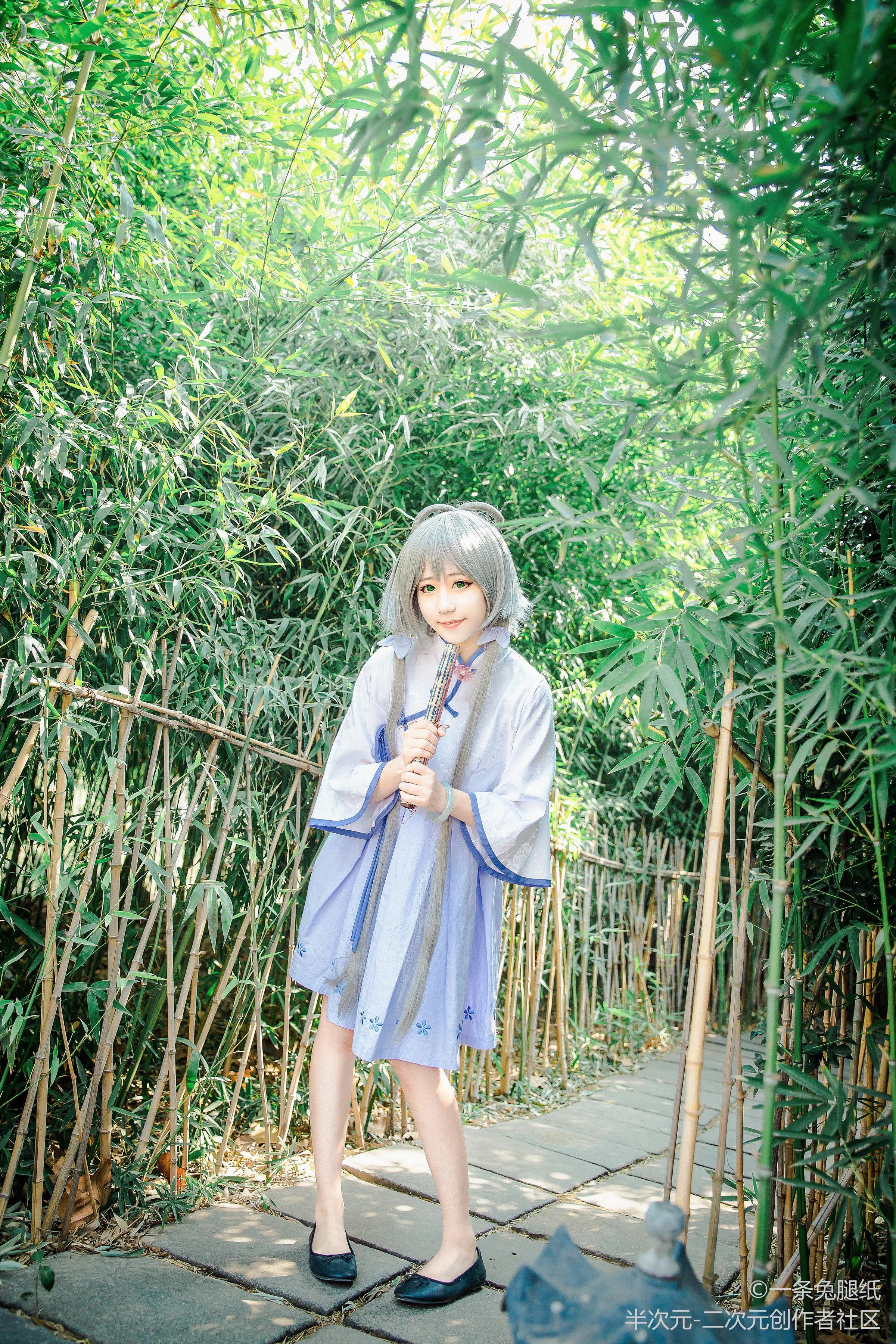 vsinger洛天依COS写真