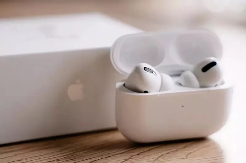 《掉進咖哩飯裡的AirPods》別誤會不是杏包菇，好險擦一擦還能用｜高清图片集
