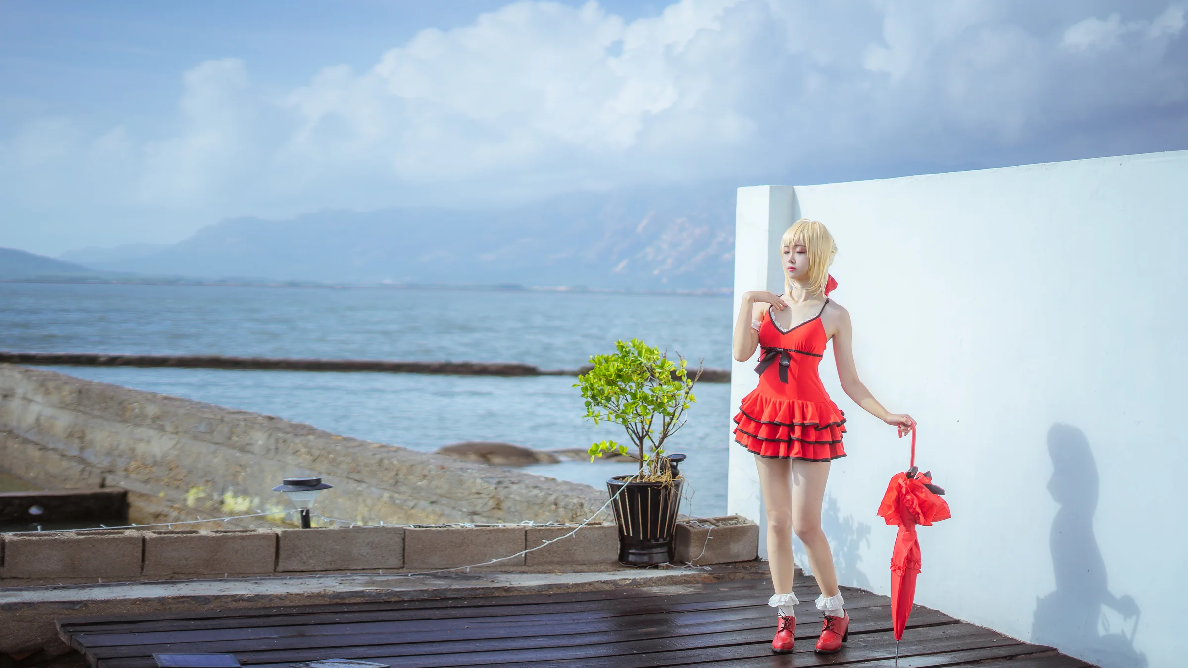 尼禄深红洋装COS写真