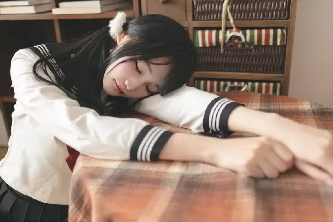 嗷呜酱 – 水手服｜高清图片集