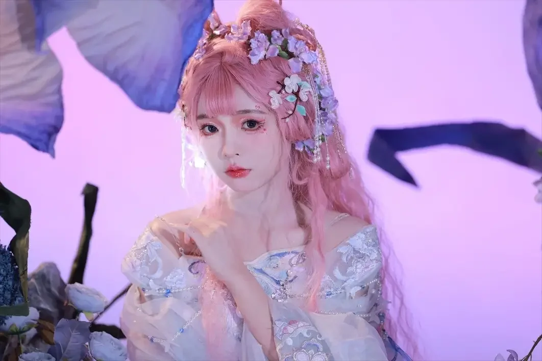 怀里猫ovo – 花月夜蝶梦｜高清图片集