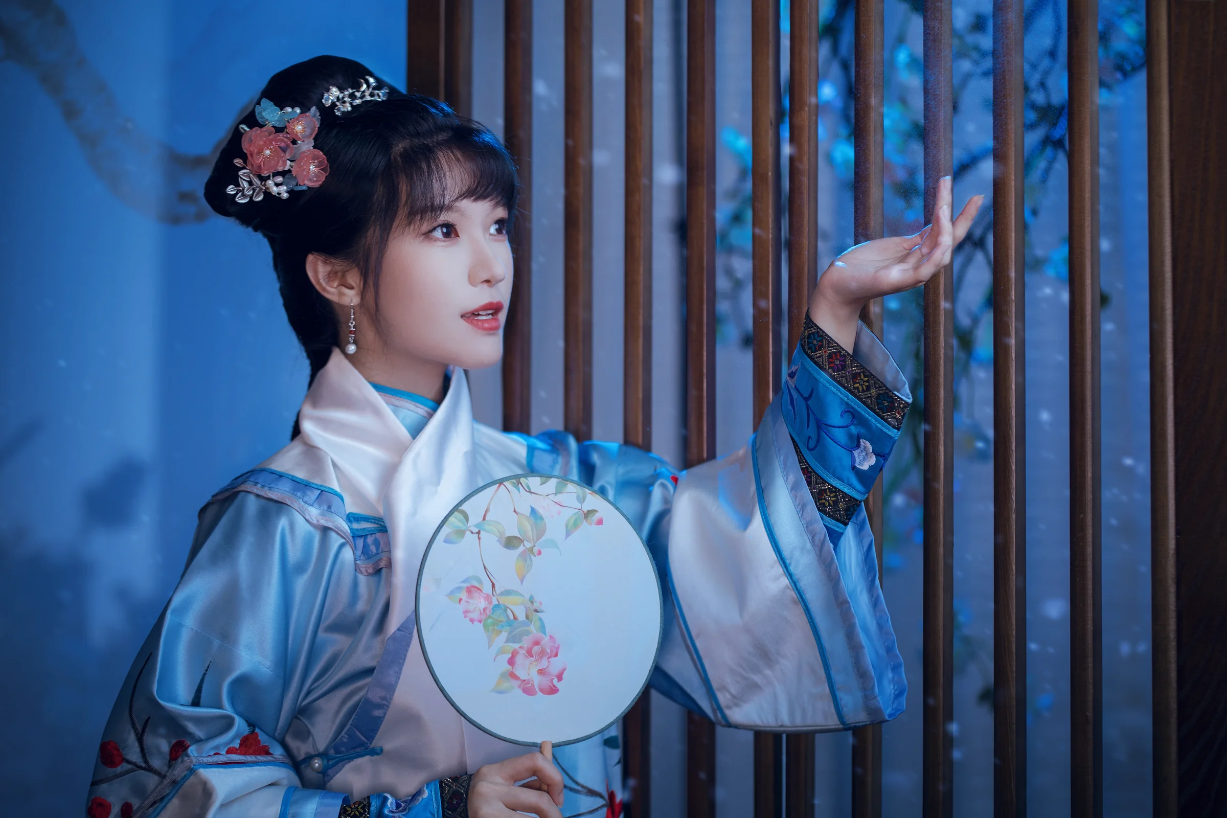 电视剧《甄嬛传》COS写真剧情【第一章 雪夜倚梅 逆风解意】