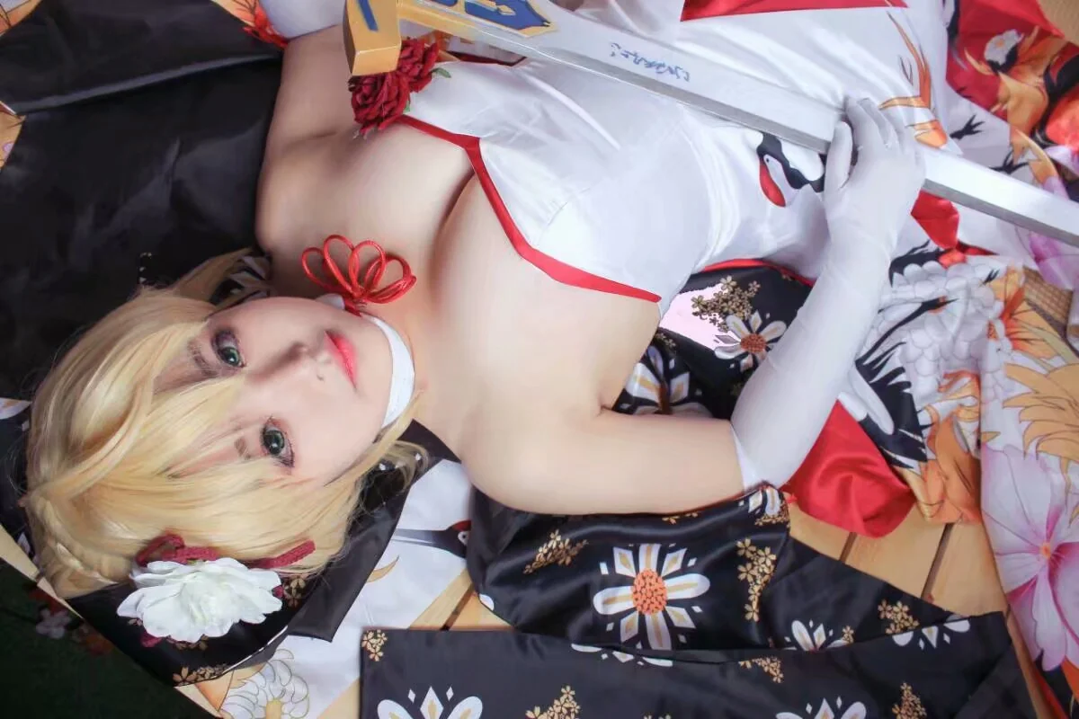 saber仙鹤礼服COS写真
