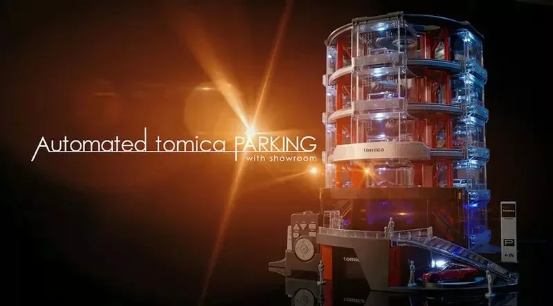 《Tomica立體停車場》共五層樓可停放24輛小車，另有能360度展示車體的電梯效果，買一個回家我可以玩上一整天｜高清图片集