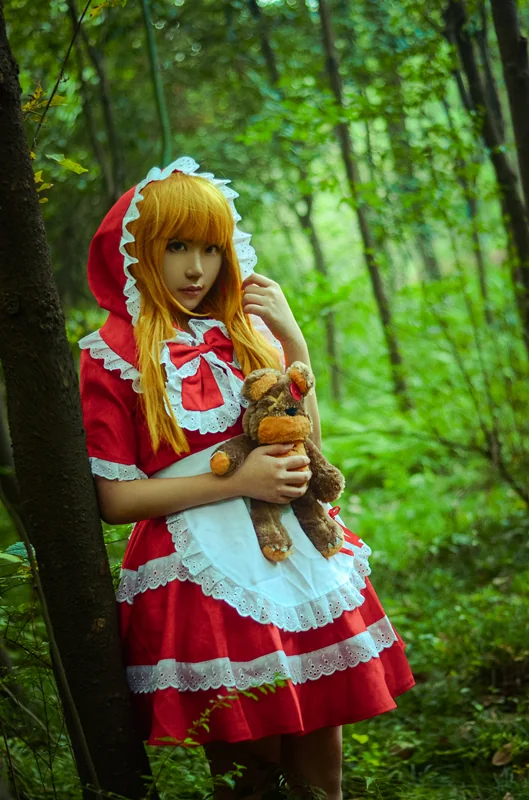 英雄联盟LOL黑暗之女安妮小红帽COS写真