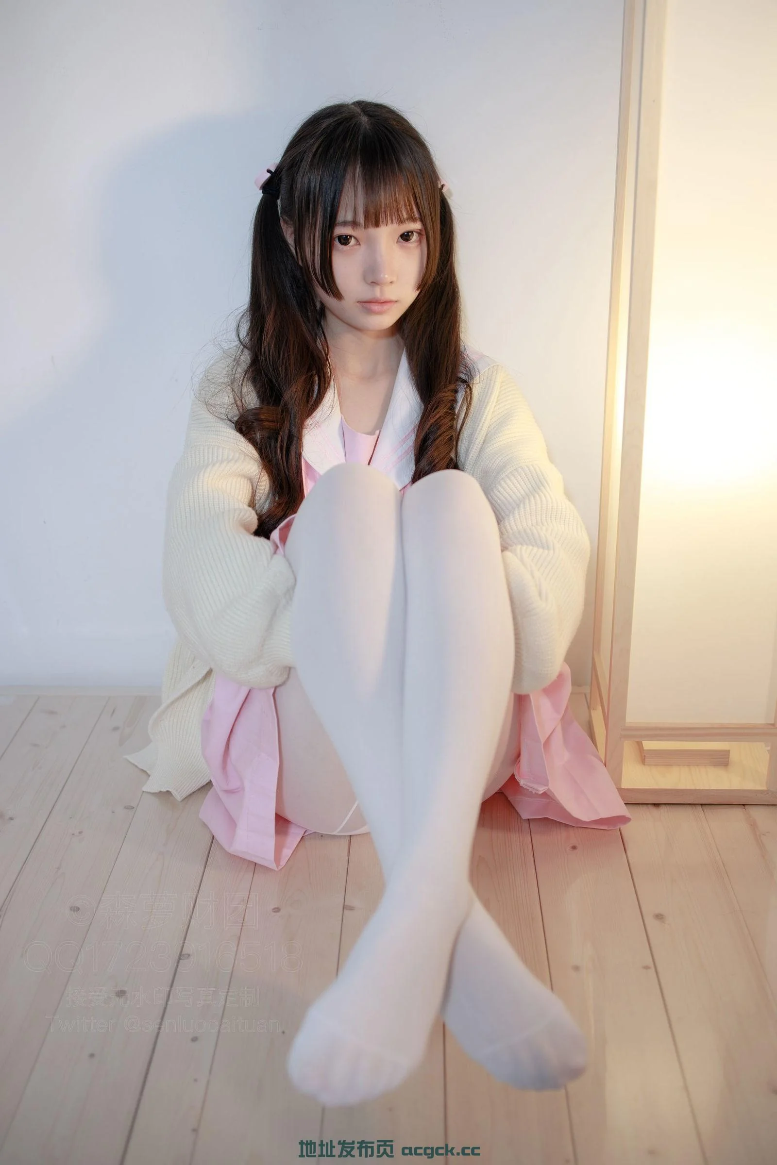 【美图赏析】白丝萝莉写真图(～￣▽￣)～