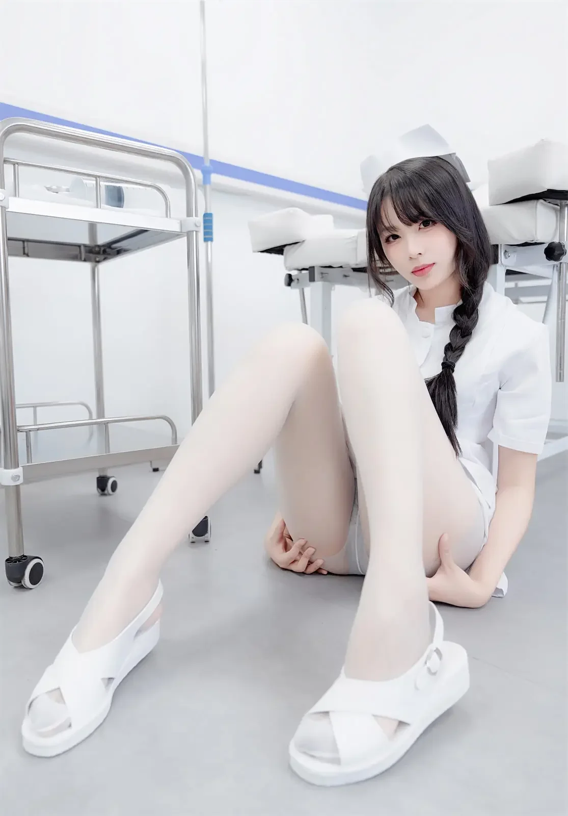 轩萧学姐 – 白丝小护士｜高清图片集
