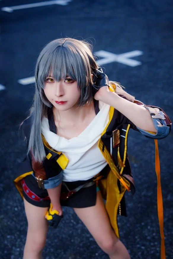 从“阴角宅男”到人气Coser：网友十年蜕变引热议