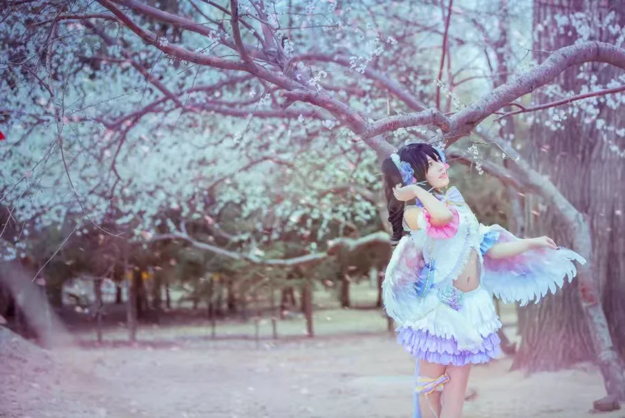 妮可白色情人节COS写真