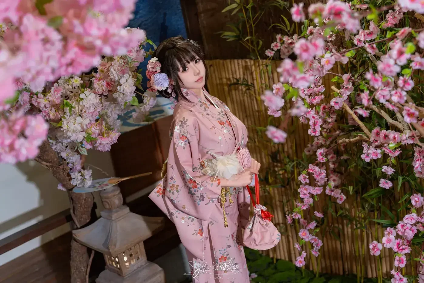 黏黏团子兔（咬一口兔娘）- Yiko湿润兔 温泉の女将｜高清图片集