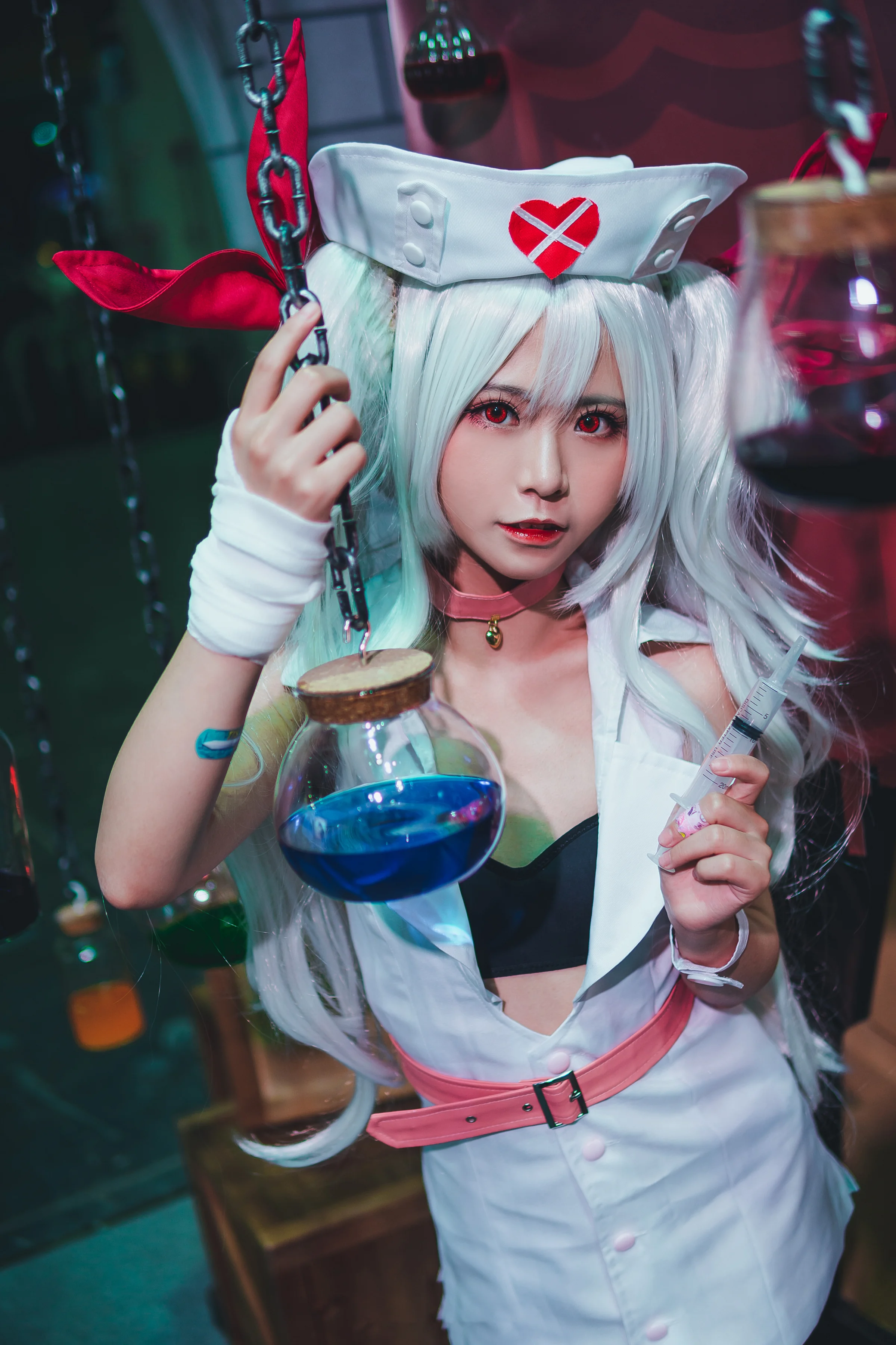 《碧蓝航线》吸血鬼护士装COS写真