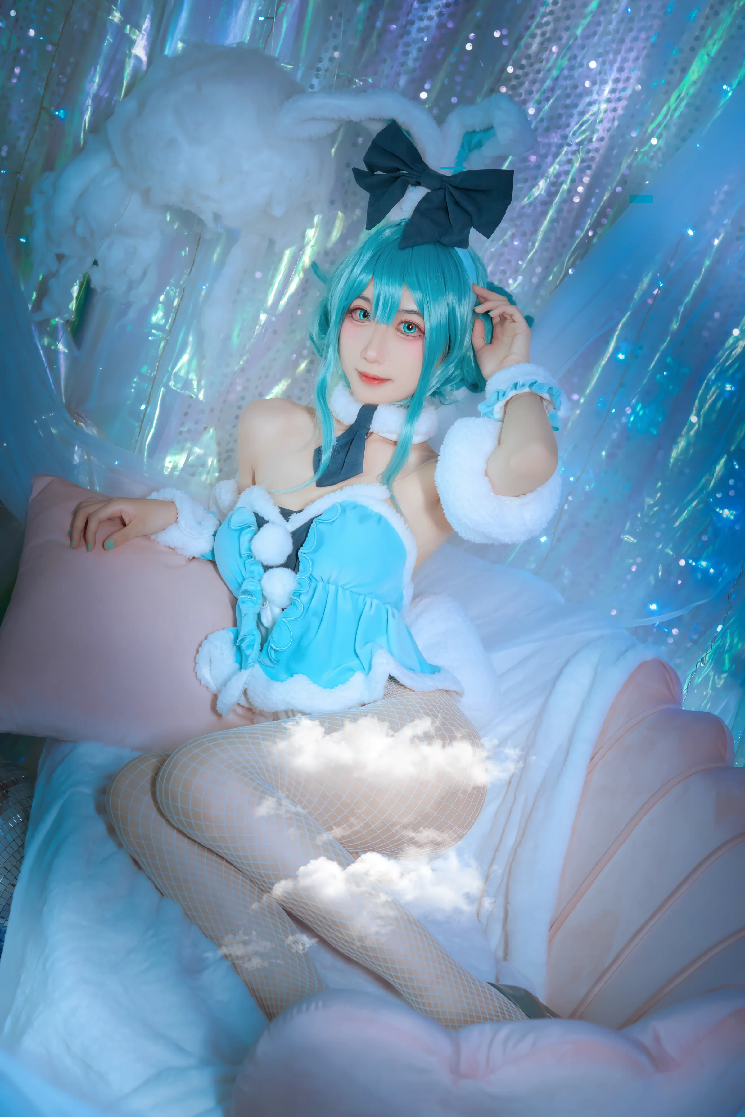 初音未来COS写真，是软软的小白兔