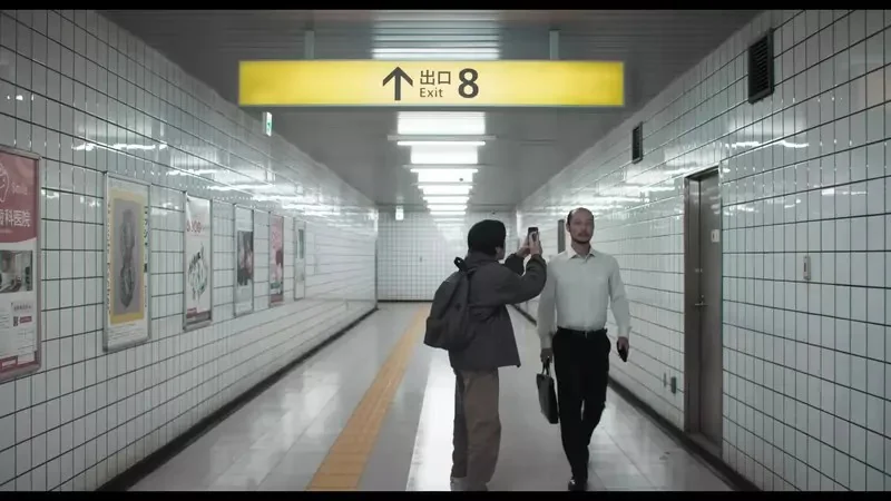 真人電影版《8號出口》幕後花絮，那位不斷迴圈的大叔其實在片場裡超忙的｜高清图片集