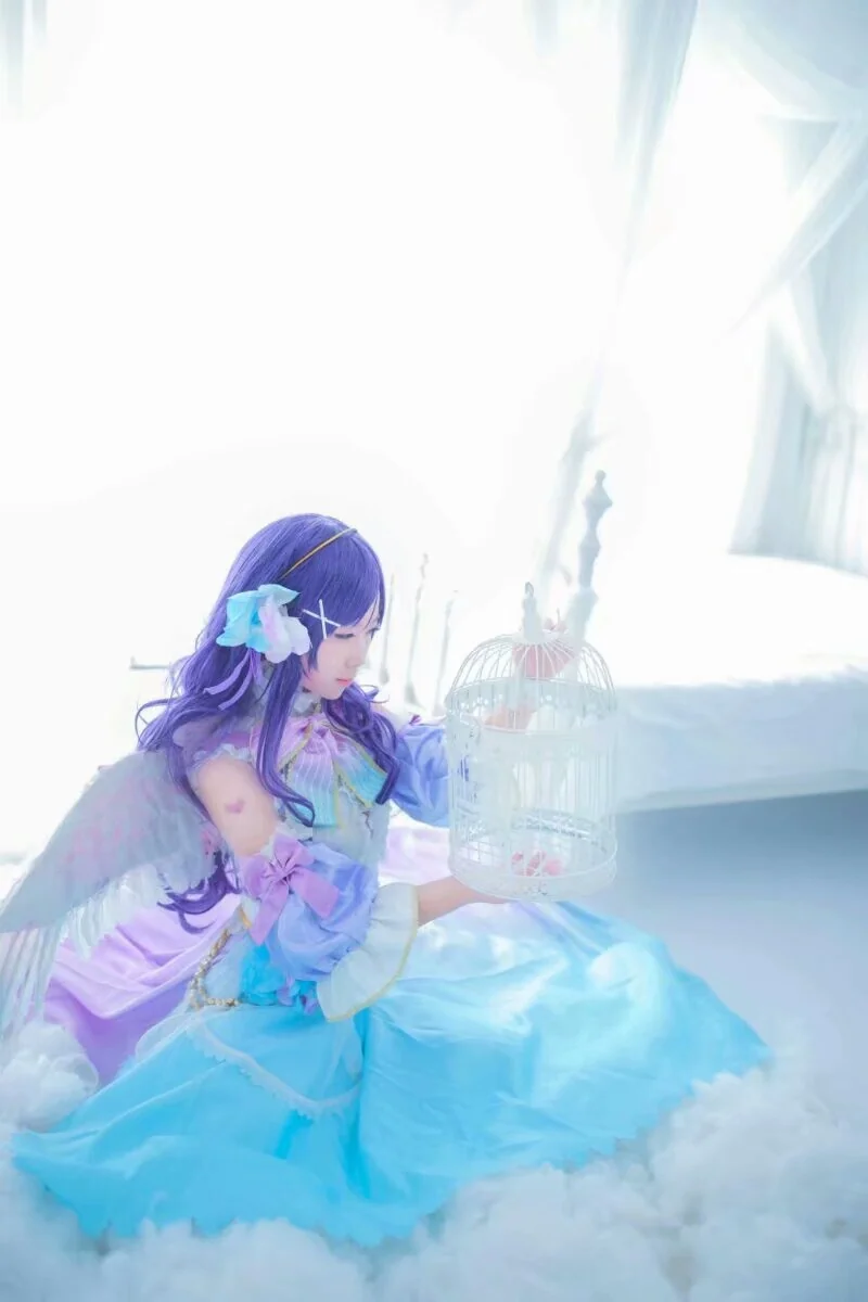 东条希白色情人节COS写真