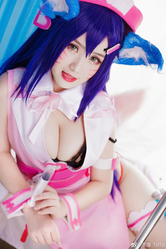英雄联盟 护士阿狸 COS写真