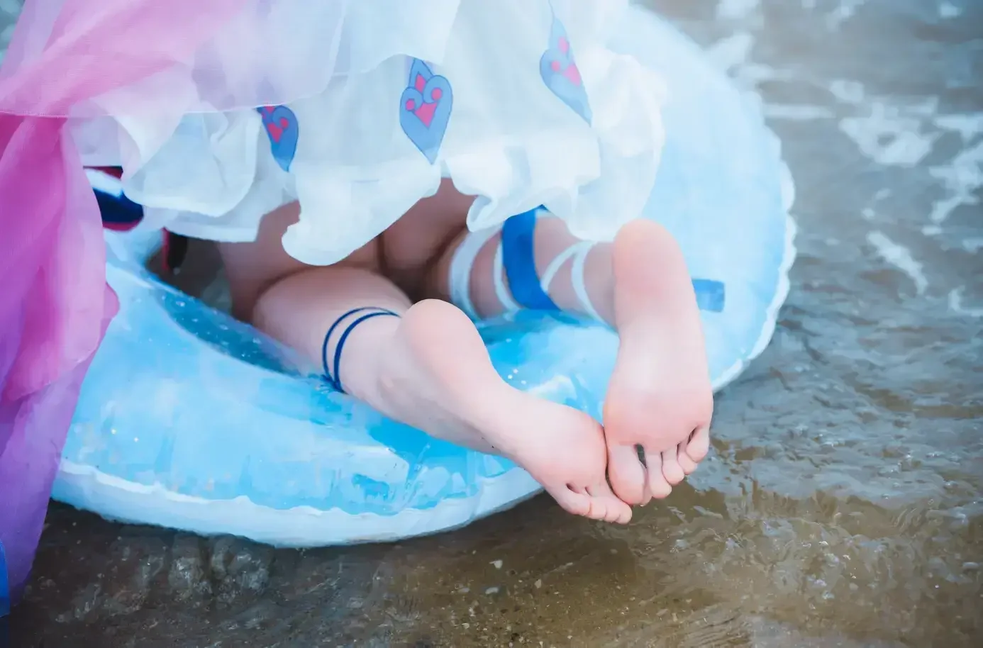 Seele麦麦 – 希儿彼岸浪花COS写真（海滩）