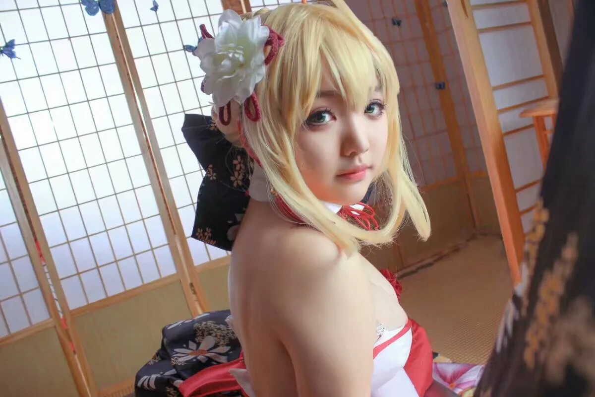saber仙鹤礼服COS写真