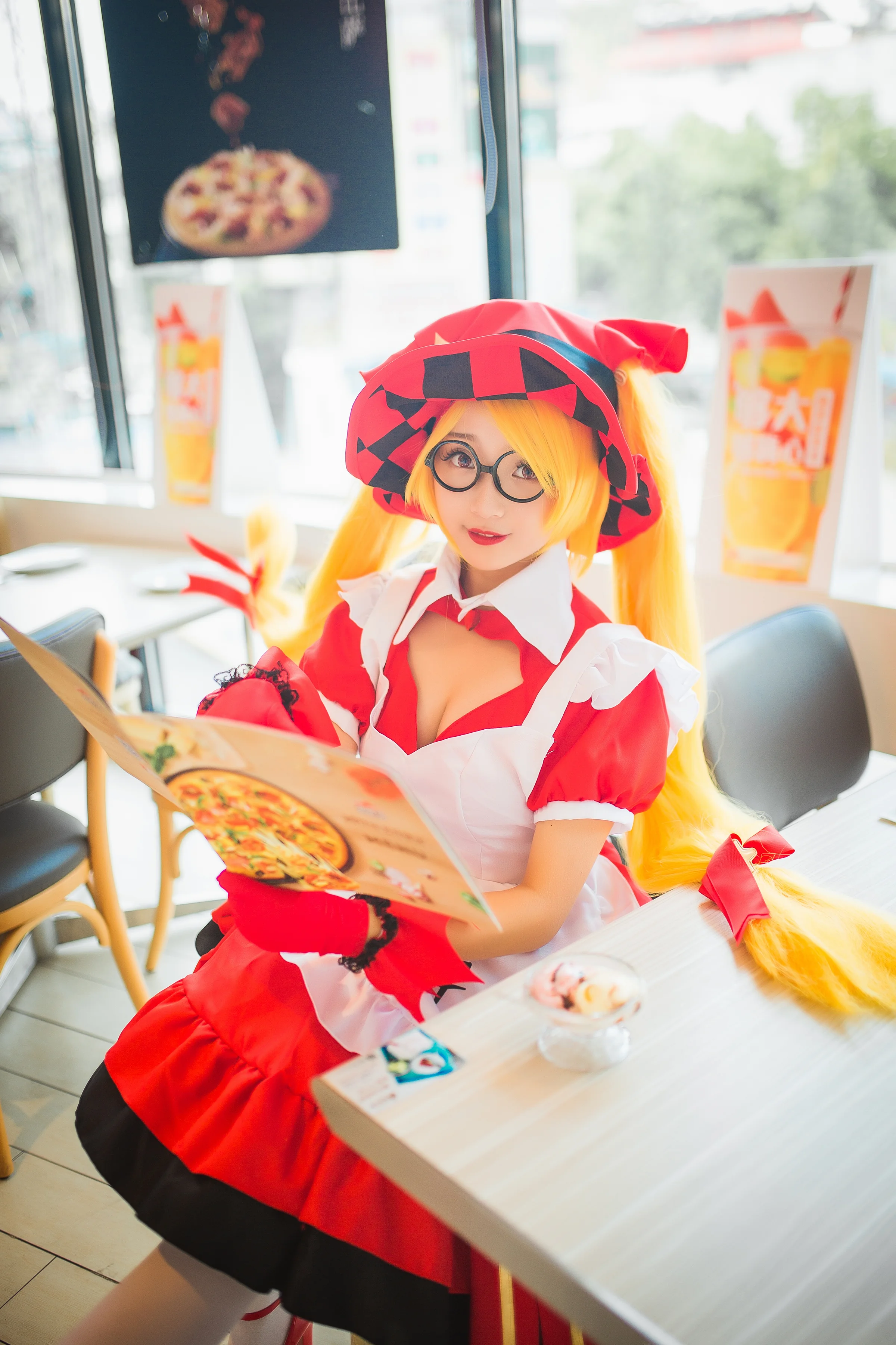 安琪拉COS写真 你想要我喂你吃披萨嘛？