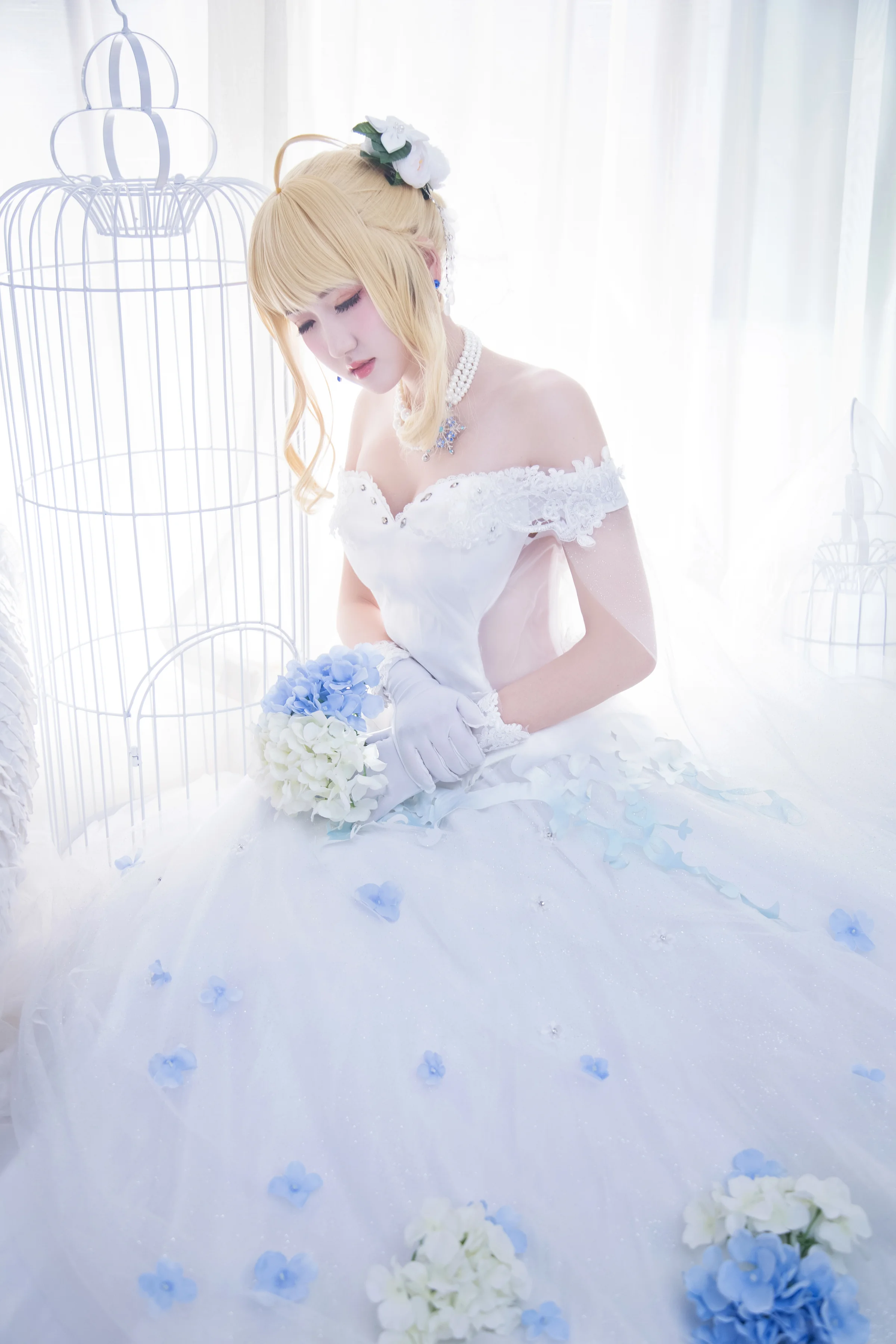 阿尔托莉雅婚纱礼服COS写真