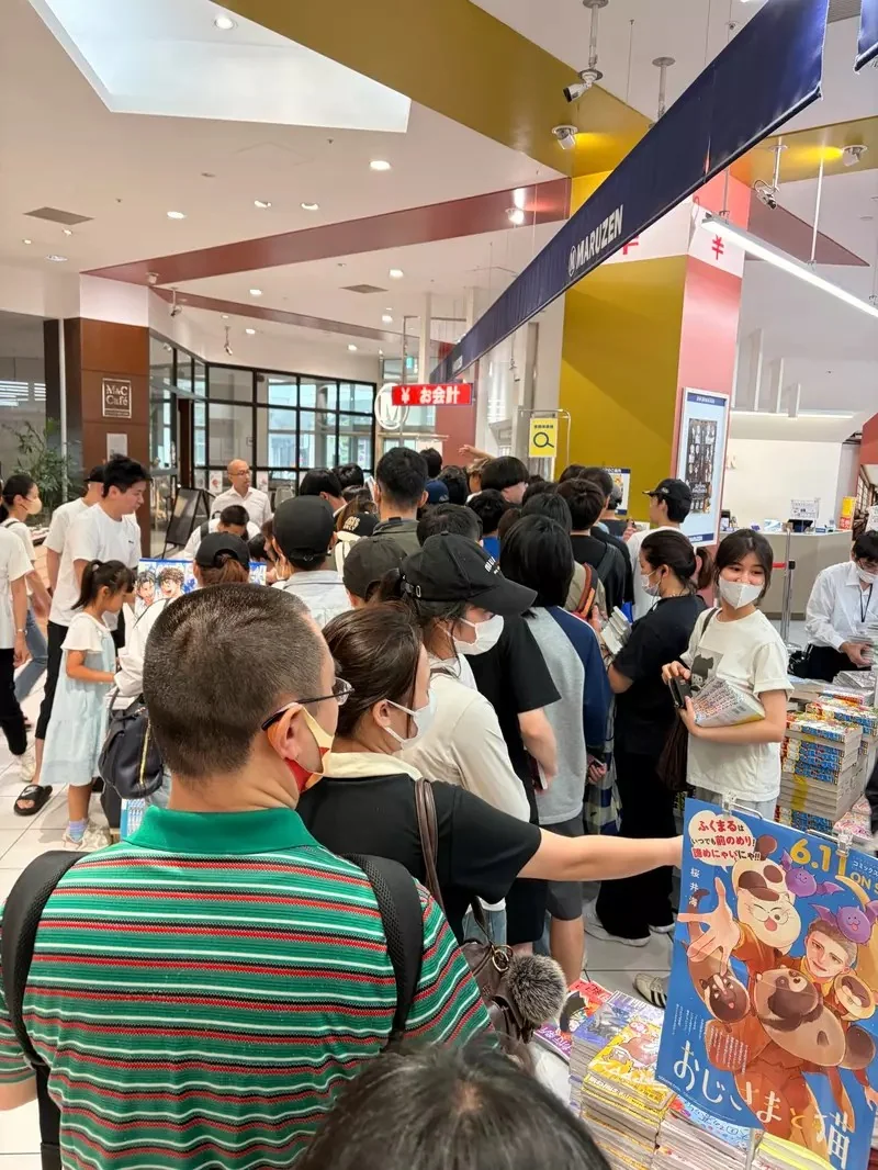 日本出版社促銷《買漫畫送插畫小卡》引爆黃牛狂搶書店宛如颱風過境｜高清图片集