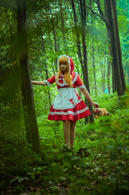 英雄联盟LOL黑暗之女安妮小红帽COS写真