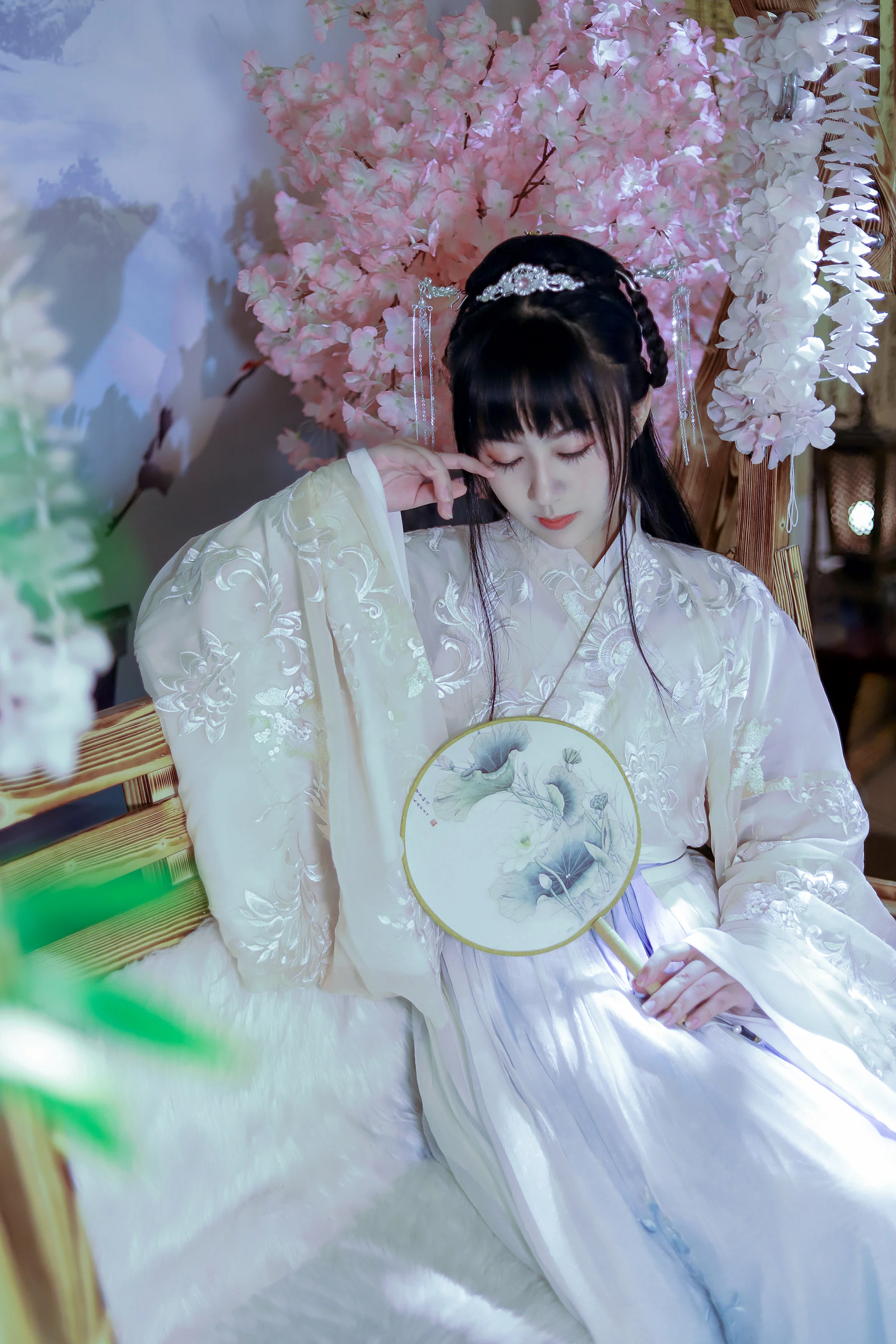 汉服 对镜贴花黄｜高清图片集