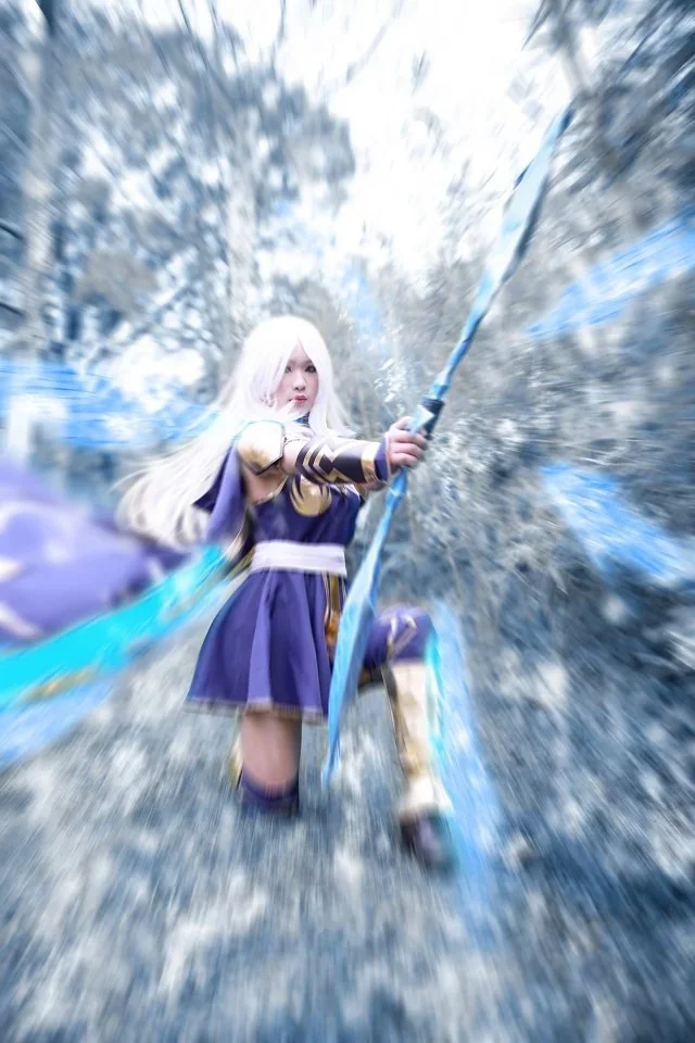 寒冰射手 —艾希COS写真 “一个部族,一个民族,一个弗雷尔卓德.”