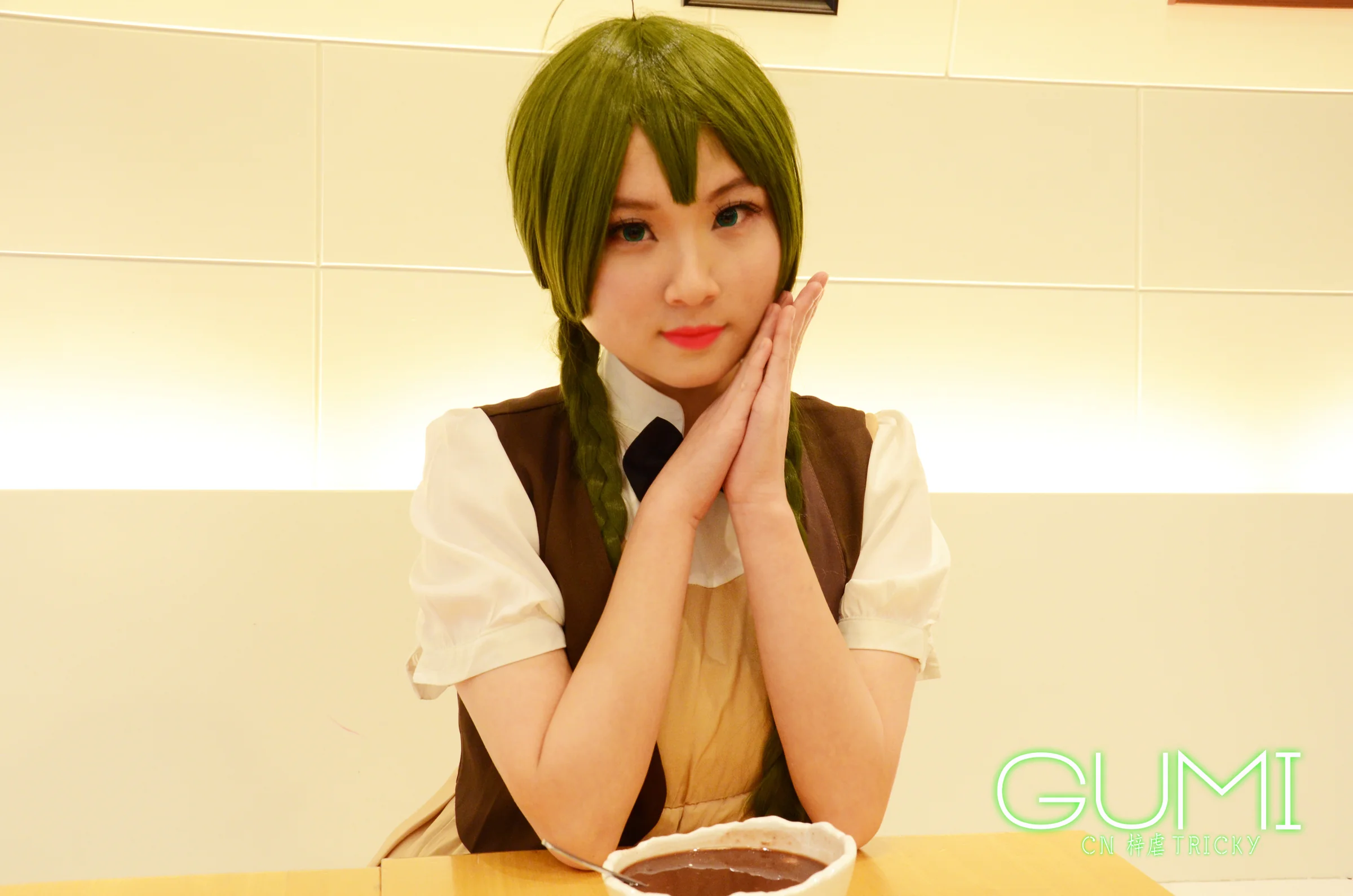 GUMI插画米色短袖裙COS写真