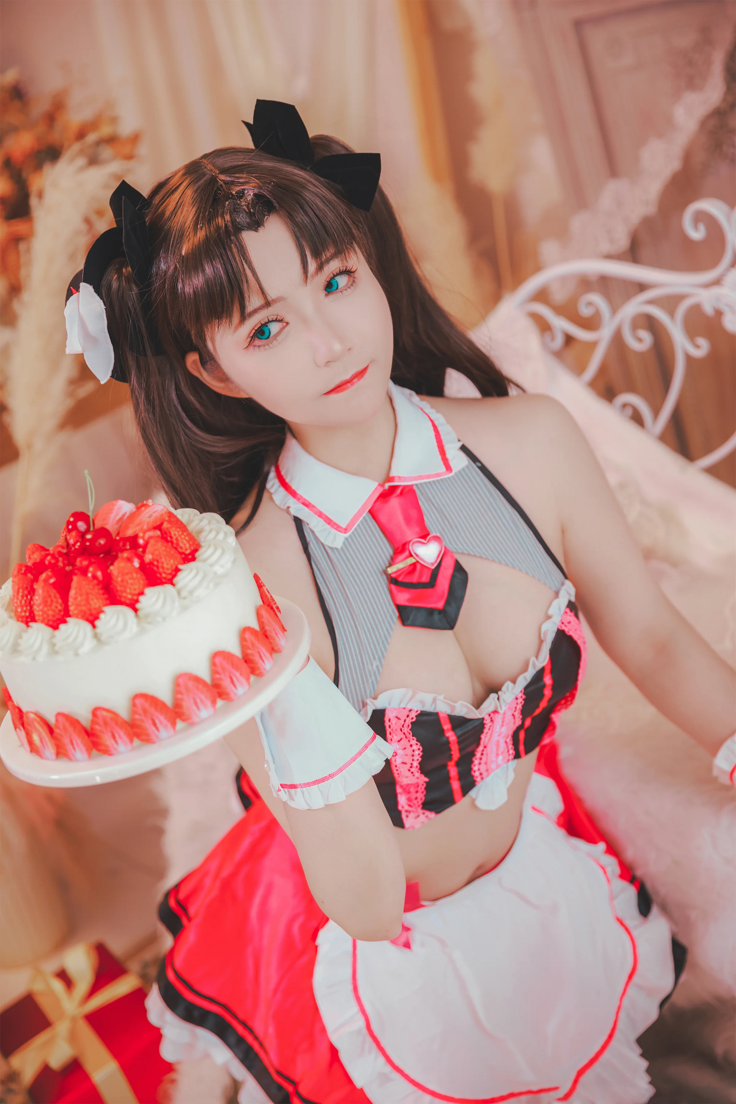 《Fate/GrandOrder》远坂凛街头巧克力女仆COS写真