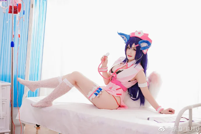 英雄联盟 护士阿狸 COS写真