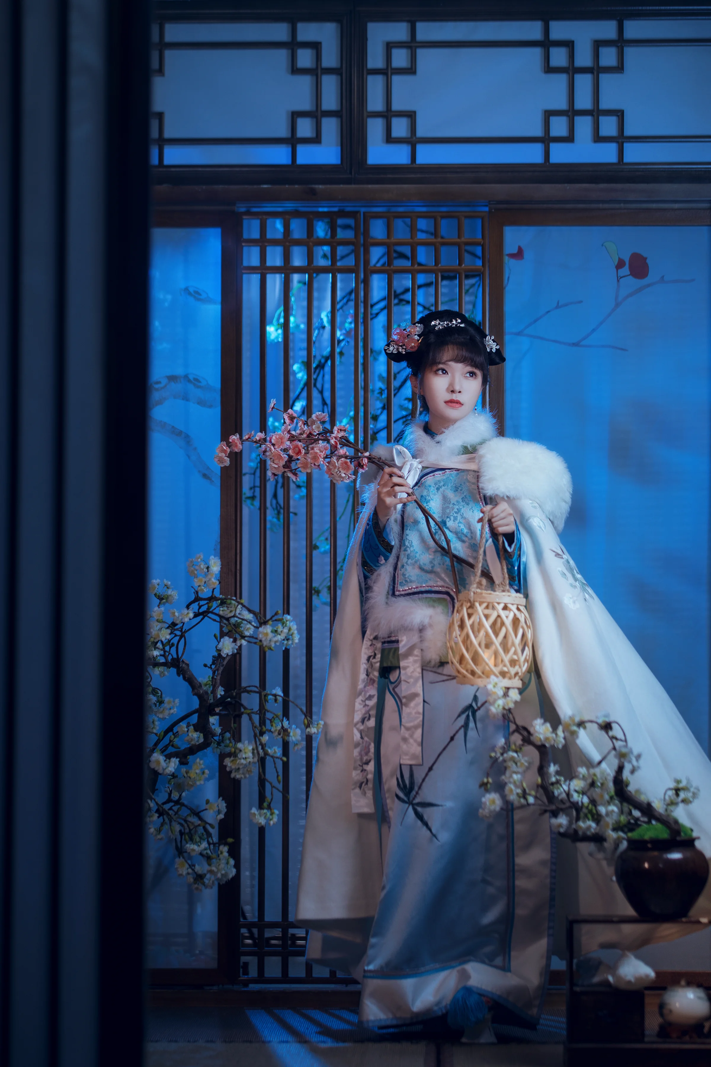 电视剧《甄嬛传》COS写真剧情【第一章 雪夜倚梅 逆风解意】