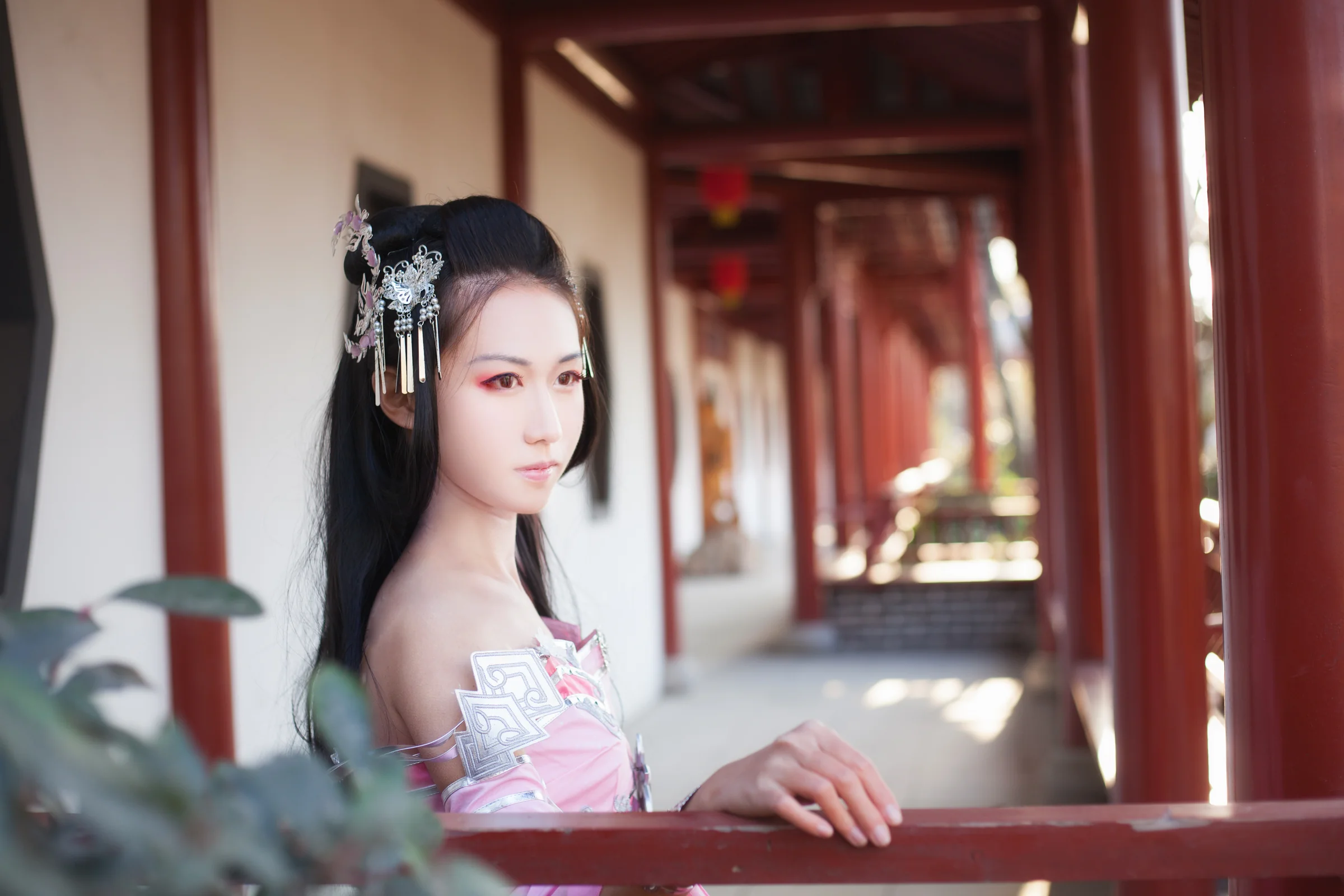 剑网三秦风秀姐COS写真，阳光明媚
