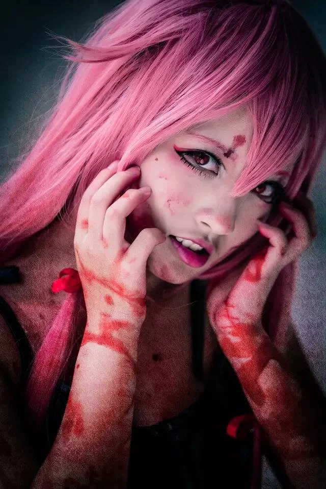 我妻由乃黑裙COS写真