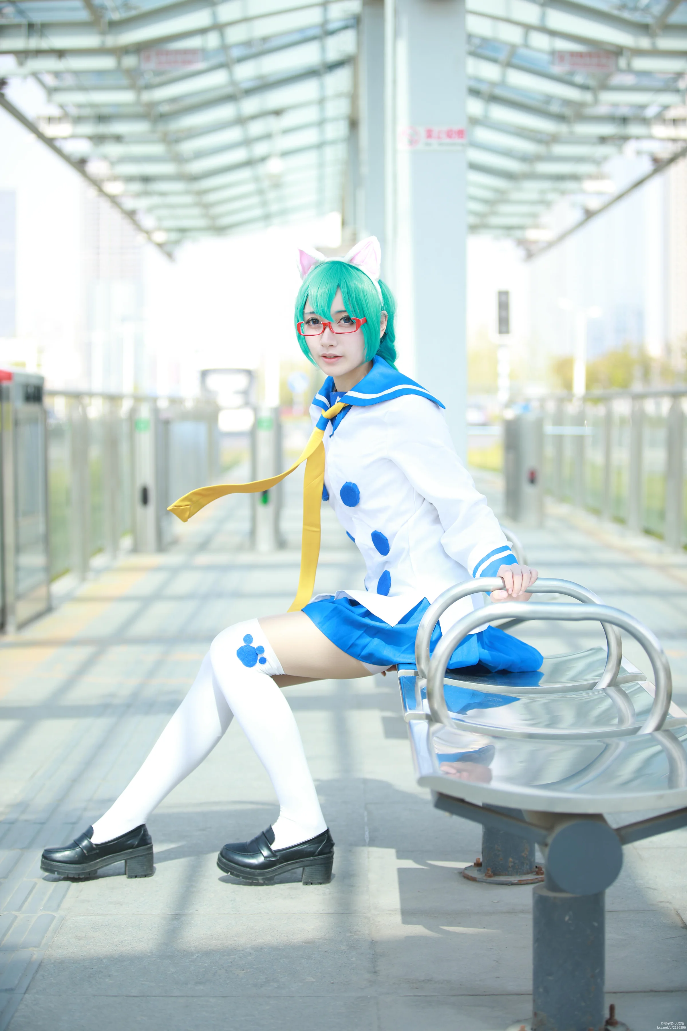 初音未来COS写真，快点喵，电车就要出发了