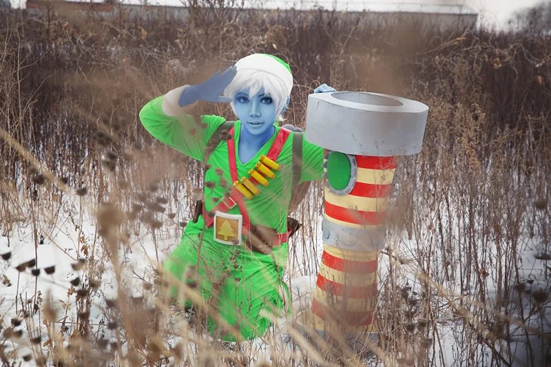 英雄联盟LOL麦林炮手冰雪节COS写真