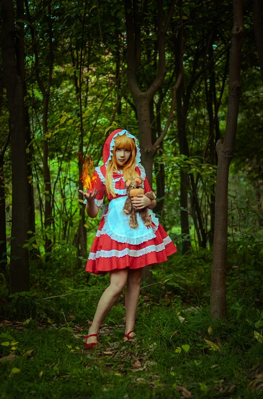 英雄联盟LOL黑暗之女安妮小红帽COS写真