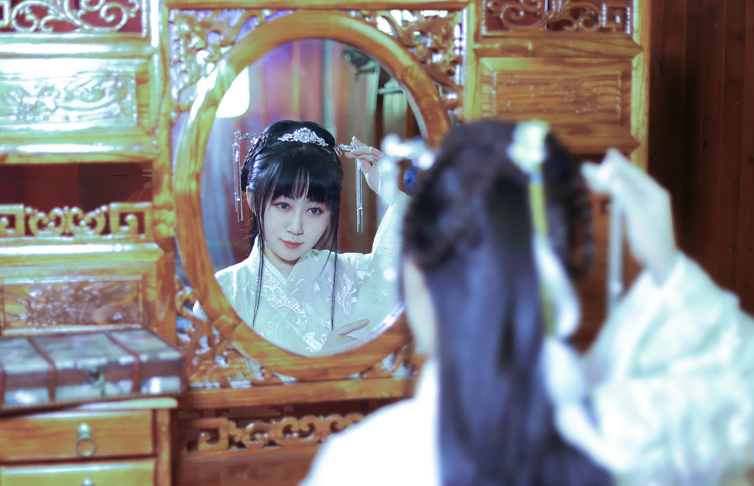 汉服 对镜贴花黄｜高清图片集